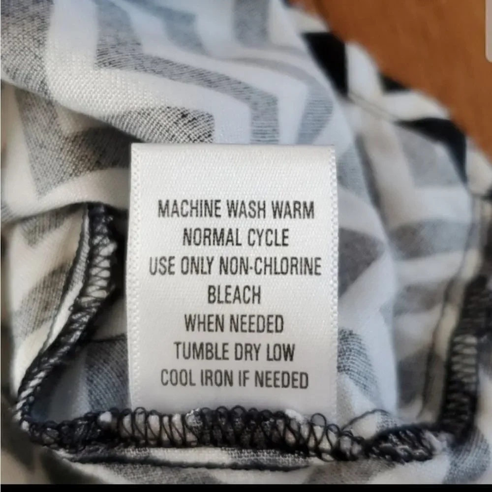 Chevron Pattern Romper   - Picture 6 of 6